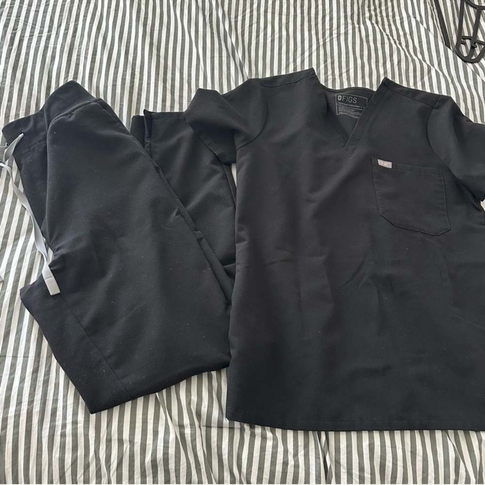 Figs Black Scrub set